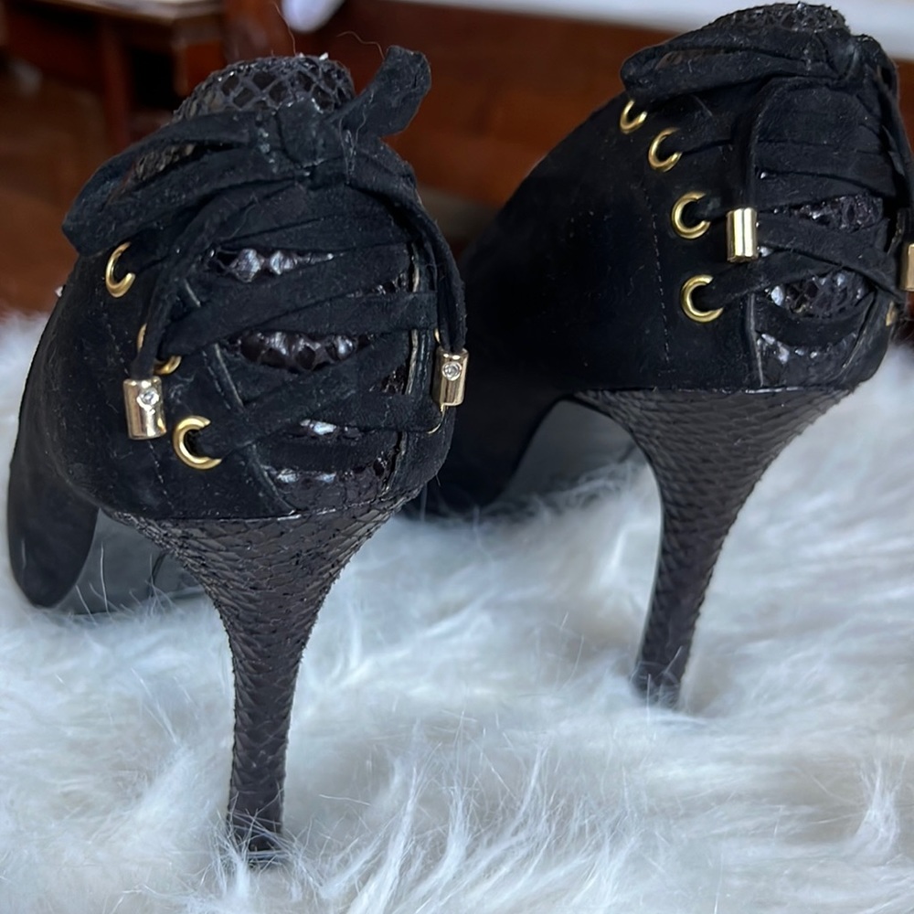 Guess size 8 pointy heels